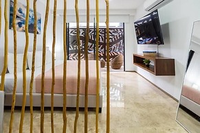 Stylish Studios Pool Near Beach