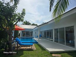 Bougain Villas Salad Beach