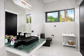 Bougain Villas Salad Beach