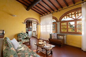 Renovated Farmhouse Near Florence