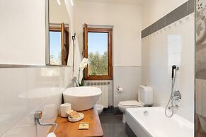 Renovated Farmhouse Near Florence