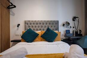 Mandera's Boutique Suites & Dorms