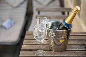 Mandera's Boutique Suites & Dorms