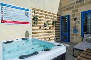 Mandera's Boutique Suites & Dorms