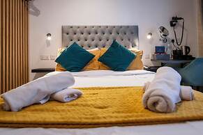 Mandera's Boutique Suites & Dorms