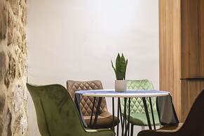 Mandera's Boutique Suites & Dorms