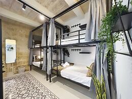 Mandera's Boutique Suites & Dorms