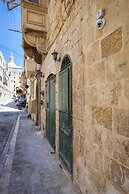 Mandera's Boutique Suites & Dorms