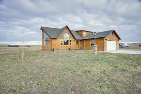 Roberts Home w/ Western Decor & Mountain Views!