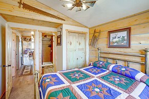 Roberts Home w/ Western Decor & Mountain Views!