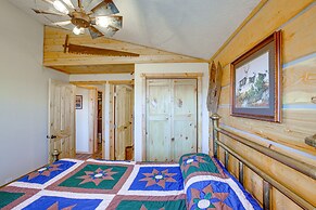 Roberts Home w/ Western Decor & Mountain Views!