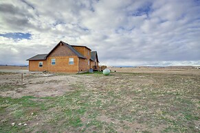 Roberts Home w/ Western Decor & Mountain Views!