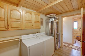 Roberts Home w/ Western Decor & Mountain Views!