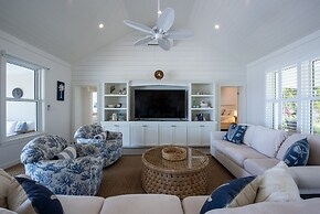 Pineapple House 4 Bedroom Home