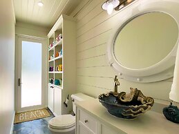 Pineapple House 4 Bedroom Home