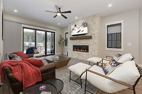 Rock N Stars Chalet 4 Bedroom Townhouse by RedAwning