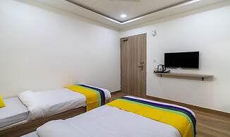 Itsy Hotels Krishna Residency, Govardhan Chauraha