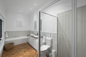 Magical Lucindale - 4 Bedroom House