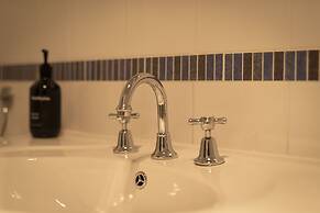 Magical Lucindale - 4 Bedroom House