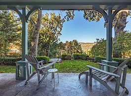 Roe Parker House 2 Bedroom Home by RedAwning