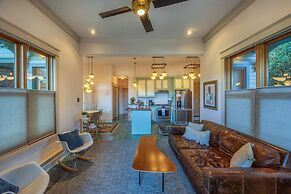 Roe Parker House 2 Bedroom Home by RedAwning