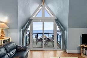 Schooner House - Panoramic Sea Views and Parking