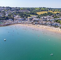Schooner House - Panoramic Sea Views and Parking