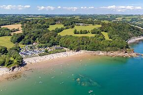 Schooner House - Panoramic Sea Views and Parking