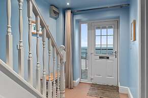 Schooner House - Panoramic Sea Views and Parking