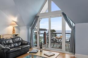 Schooner House - Panoramic Sea Views and Parking