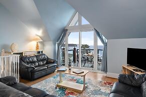 Schooner House - Panoramic Sea Views and Parking