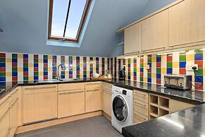 Schooner House - Panoramic Sea Views and Parking