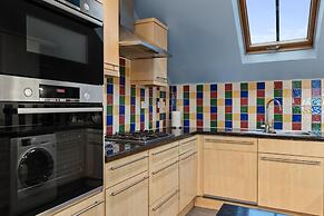 Schooner House - Panoramic Sea Views and Parking