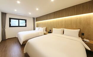 Brown Dot Hotel Gyeongju