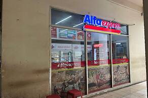 OYO 93424 Apartemen The Suite Metro By Salman