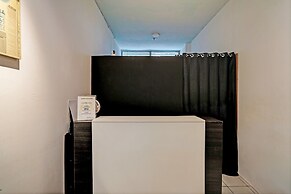 OYO 93426 Metro Suites Apartment By Goodvibes