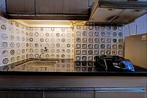 OYO 93426 Metro Suites Apartment By Goodvibes