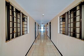 OYO 93426 Metro Suites Apartment By Goodvibes