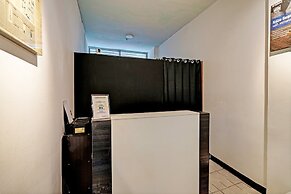 OYO 93426 Metro Suites Apartment By Goodvibes