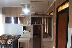 OYO 93439 The Suites Metro Apartment By Interindo