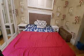 OYO 93439 The Suites Metro Apartment By Interindo