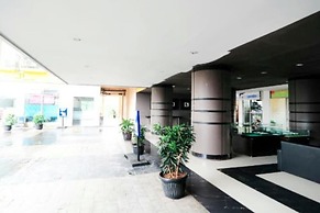 OYO 93439 The Suites Metro Apartment By Interindo
