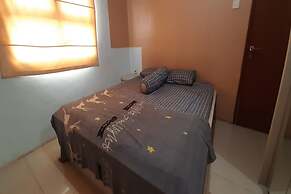 OYO 93439 The Suites Metro Apartment By Interindo