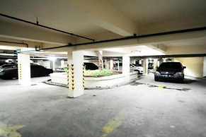 OYO 93439 The Suites Metro Apartment By Interindo