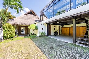 Villa Ku Besar by Villa Finder