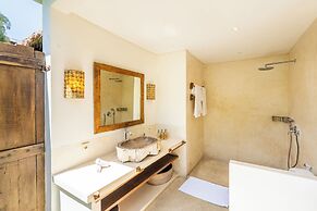 Villa Ku Besar by Villa Finder