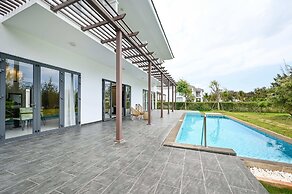 Emerald Ho Tram Resort