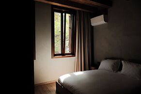 Faces & Places Boutique Hotel