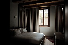 Faces & Places Boutique Hotel