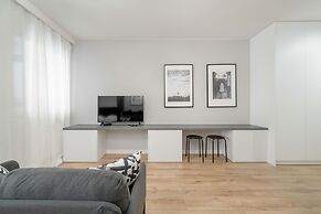 Elegant Studio Free Garage by Renters